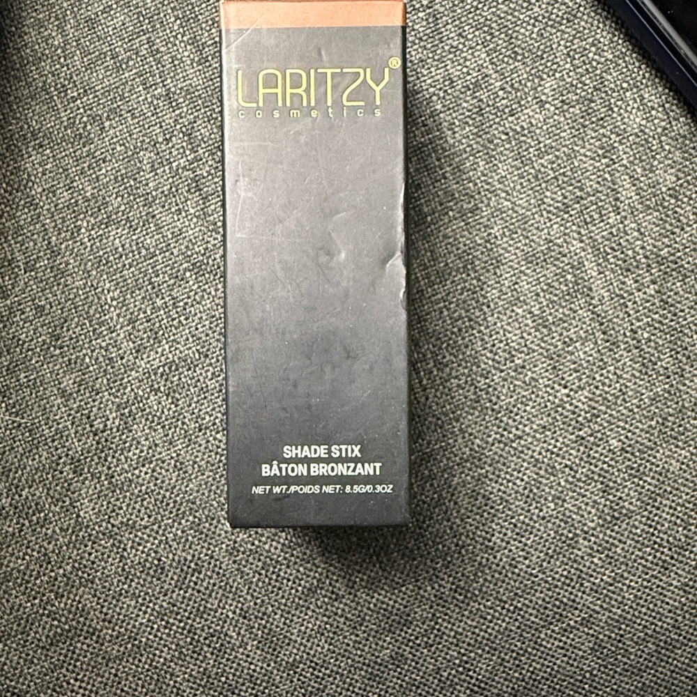 Laritzy Cosmetics Bronzer and Contour Shade Stix -Luau (deep chocolate) - Picture 2 of 6
